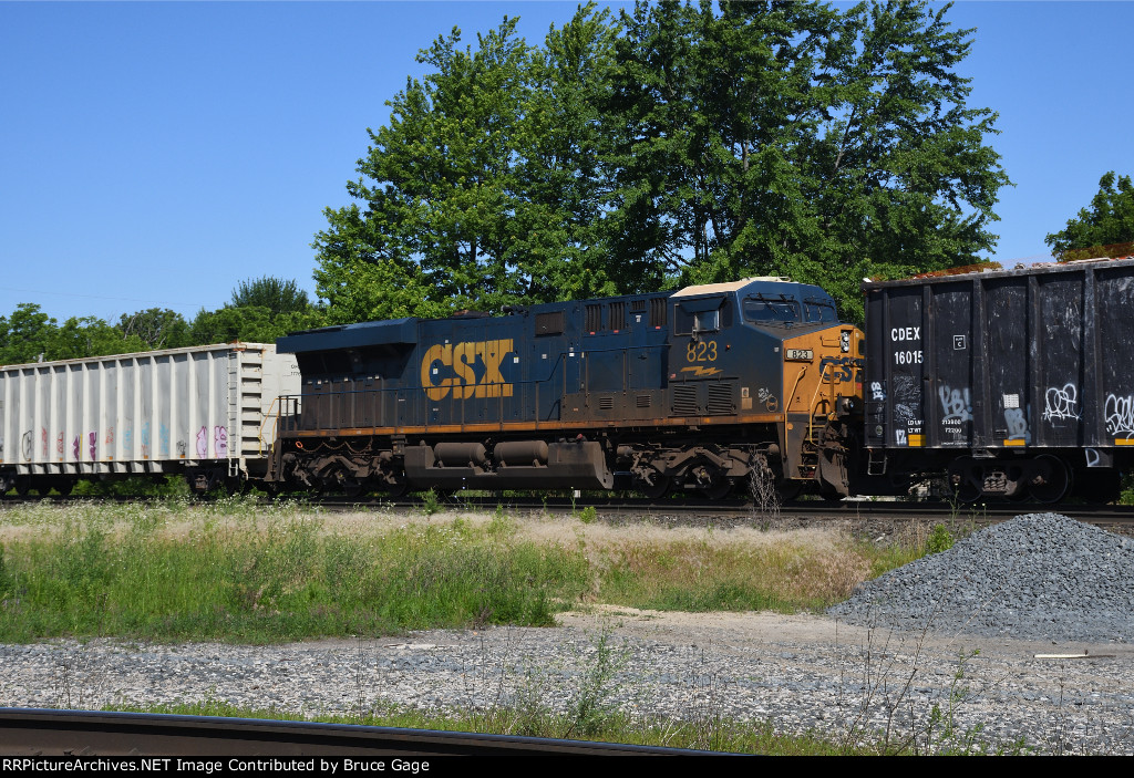 CSX 823